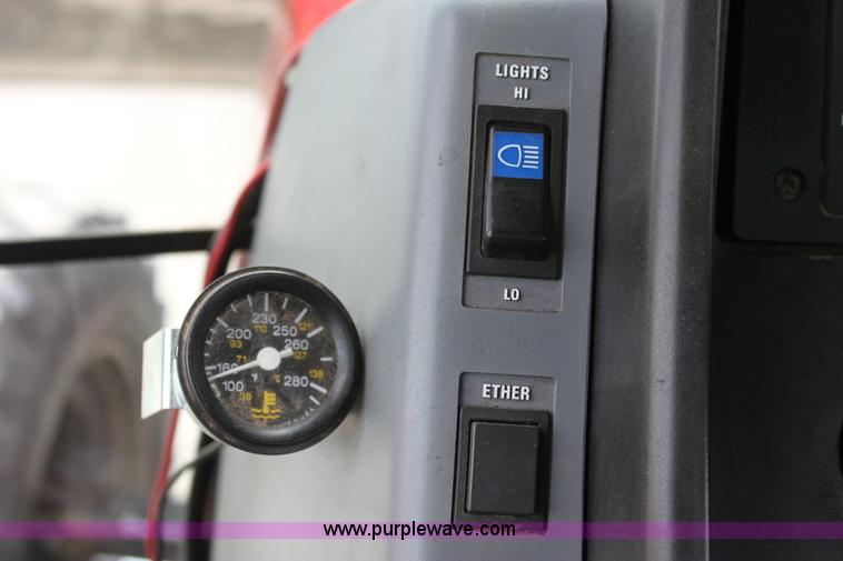 image for item F8682 Case IH 7140 MFWD tractor