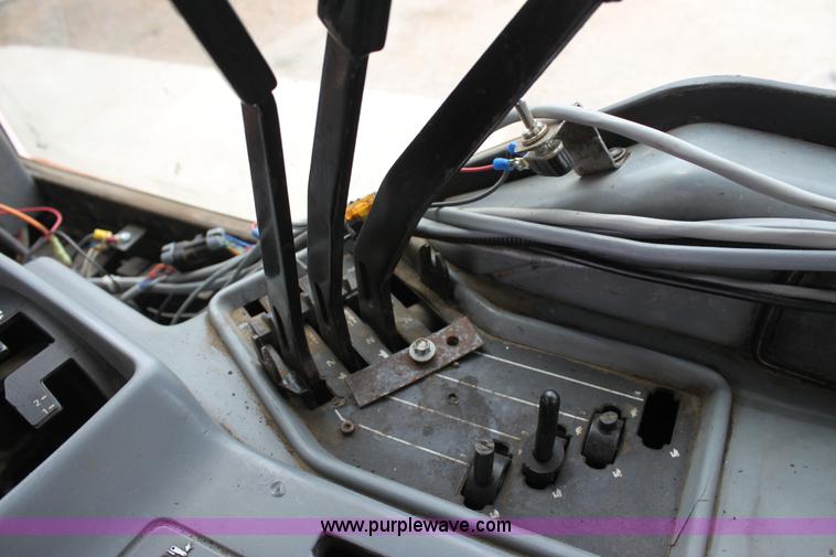 image for item F8682 Case IH 7140 MFWD tractor