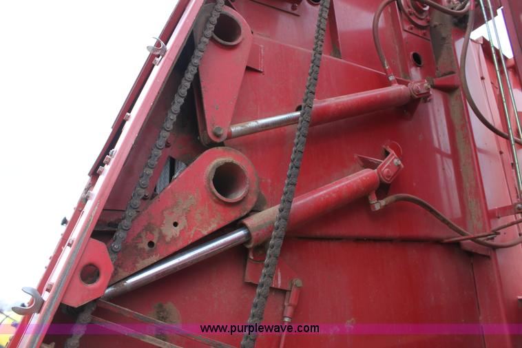 image for item F8699 Case IH 8465A baler