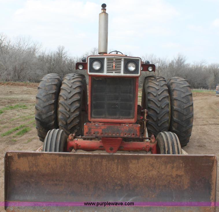 image for item F8711 International 966 tractor