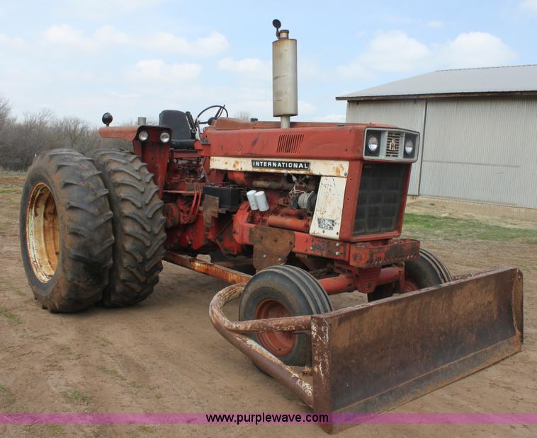 image for item F8711 International 966 tractor
