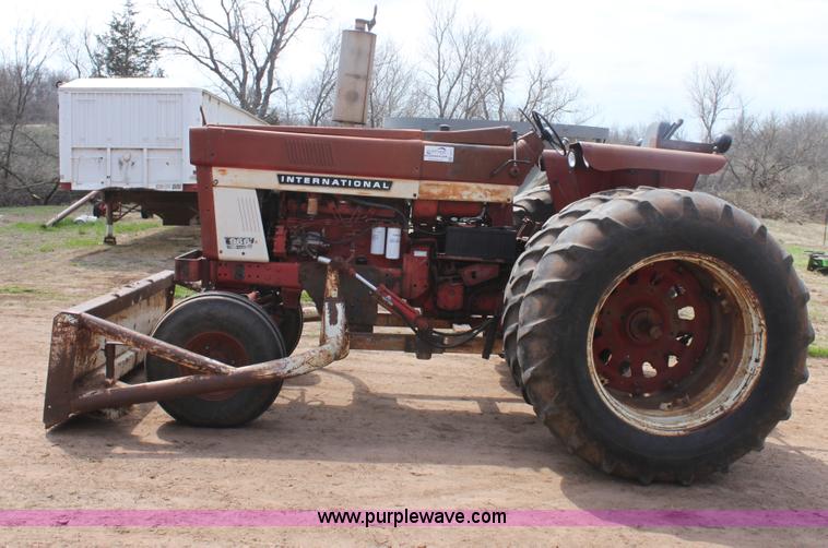 image for item F8711 International 966 tractor