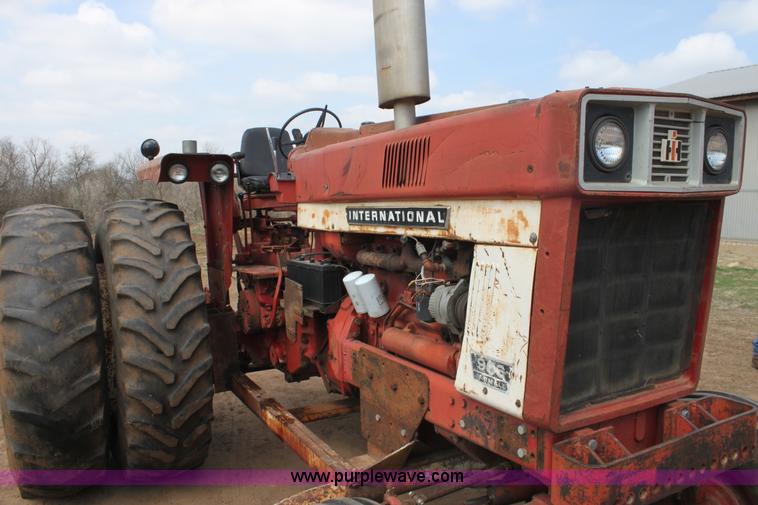 image for item F8711 International 966 tractor