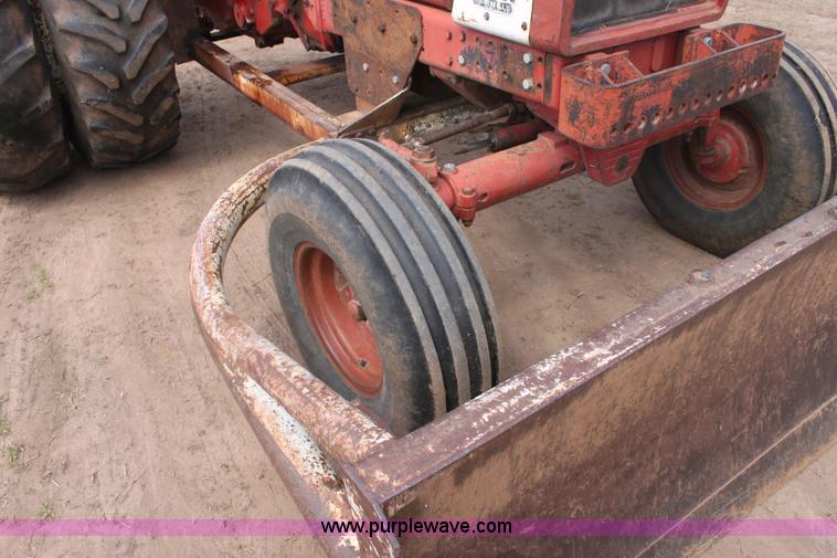 image for item F8711 International 966 tractor