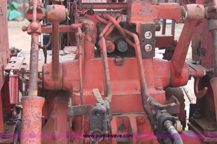image for item F8711 International 966 tractor