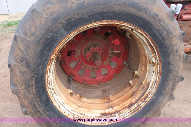 image for item F8711 International 966 tractor