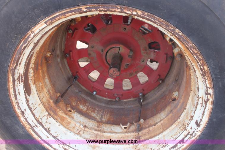 image for item F8711 International 966 tractor