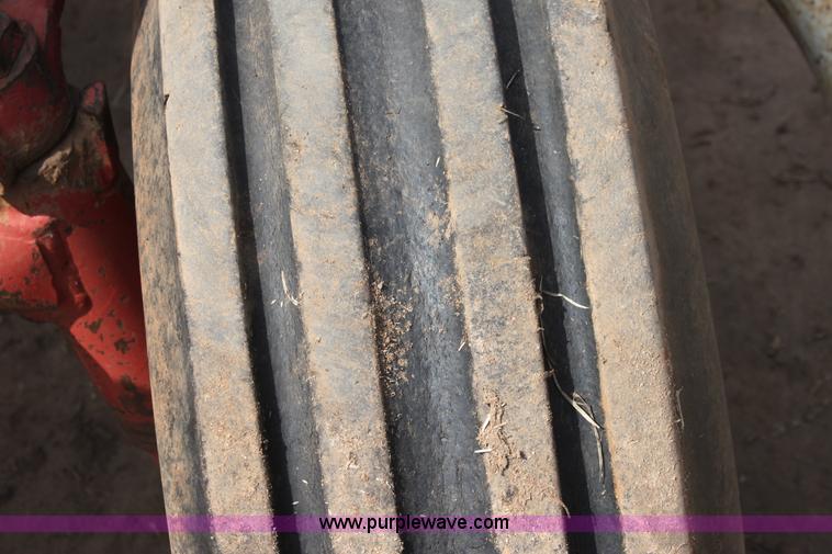 image for item F8711 International 966 tractor