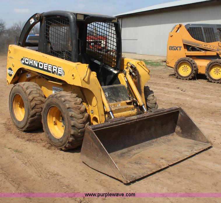 image for item F8712 1999 John Deere 250 skid steer