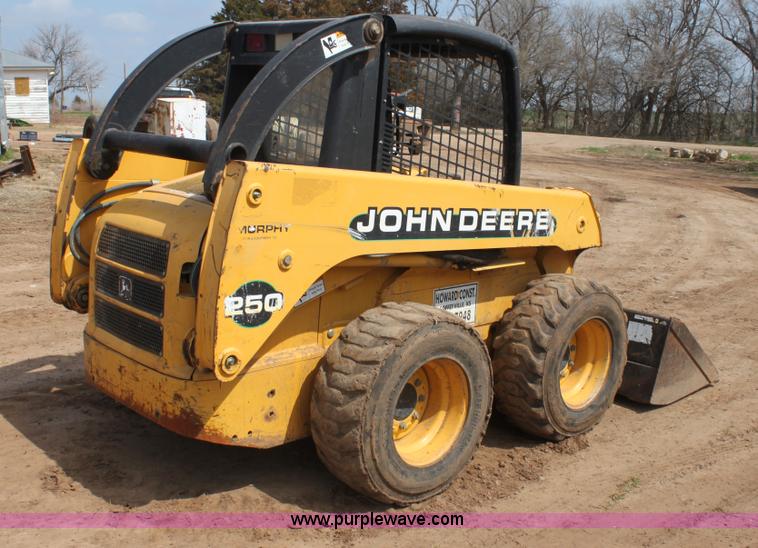 image for item F8712 1999 John Deere 250 skid steer