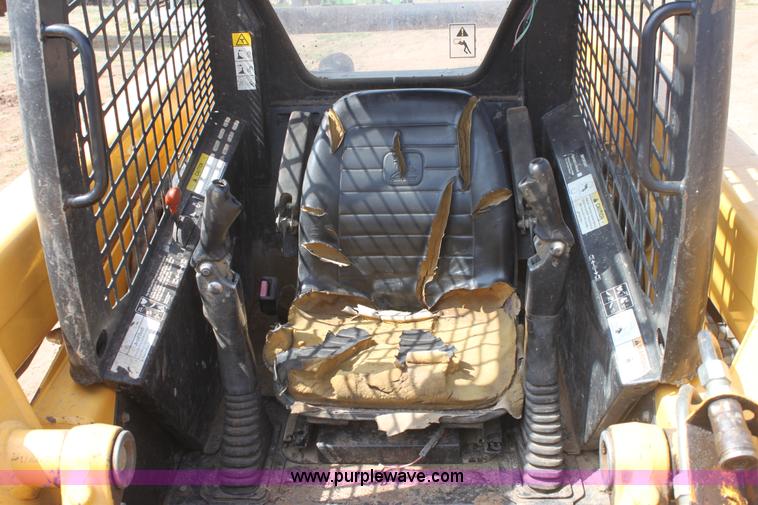 image for item F8712 1999 John Deere 250 skid steer