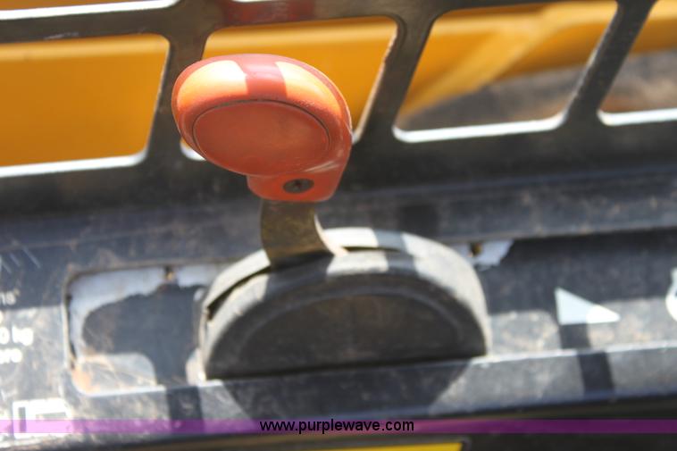 image for item F8712 1999 John Deere 250 skid steer