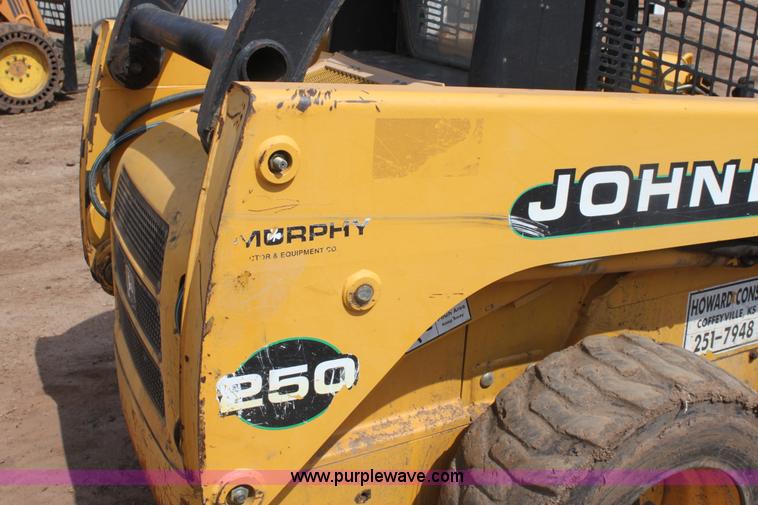 image for item F8712 1999 John Deere 250 skid steer