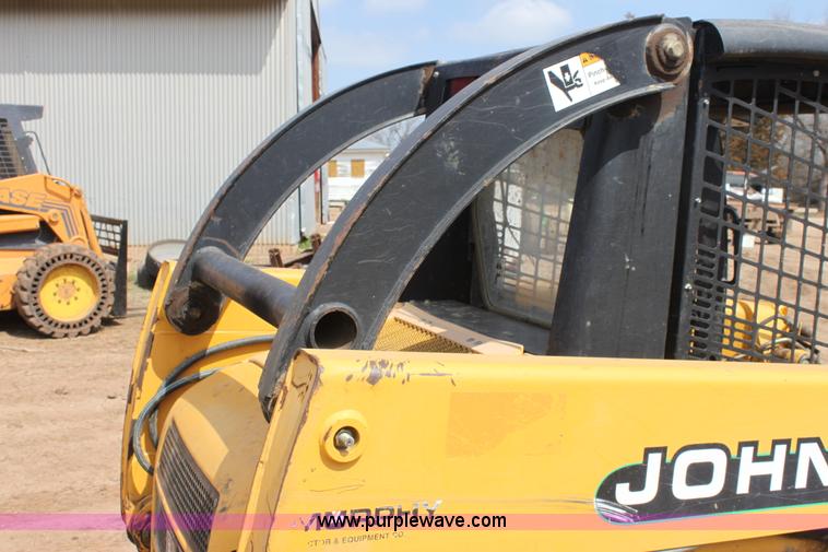 image for item F8712 1999 John Deere 250 skid steer