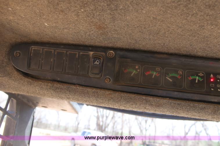 image for item F8712 1999 John Deere 250 skid steer