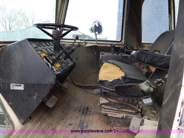 image for item G3079 1977 Case 2670 Traction King tractor