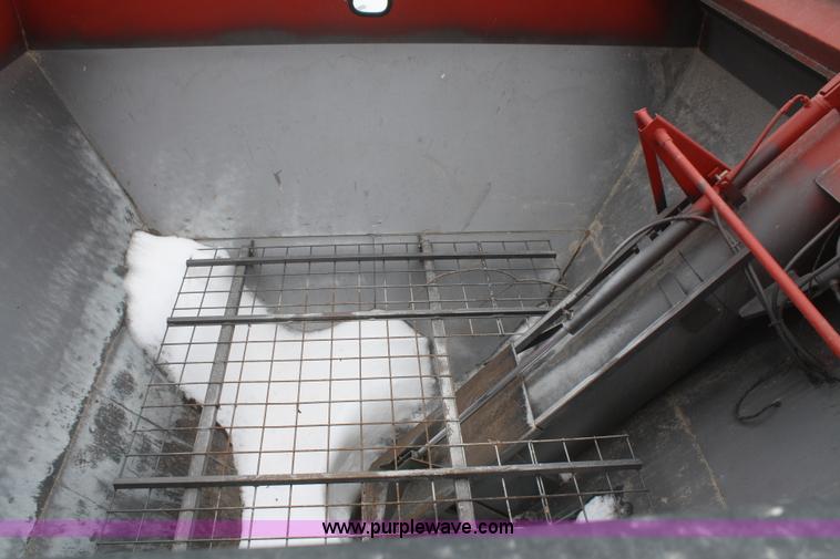 image for item G5260 2006 Brent 420 grain cart