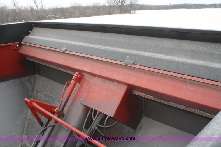 image for item G5260 2006 Brent 420 grain cart