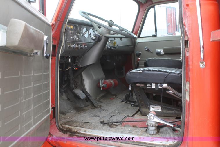 image for item G5261 1972 International FleetStar 2010 grain truck