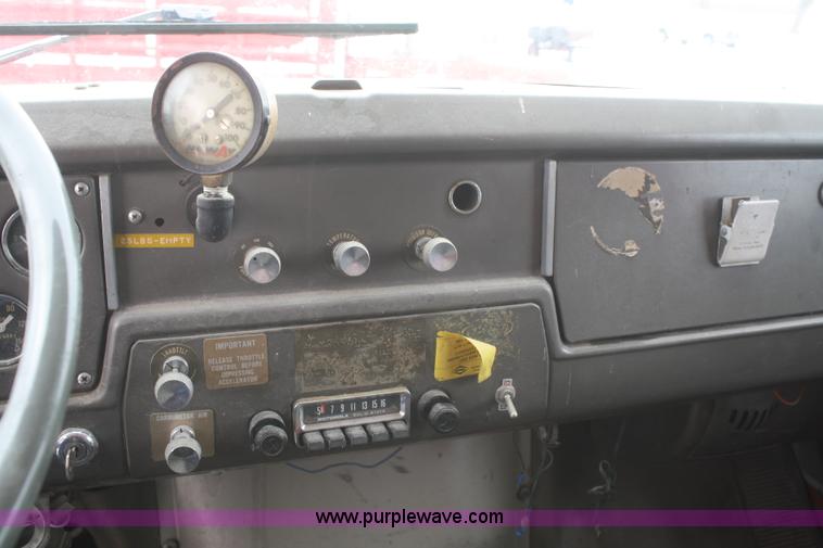 image for item G5261 1972 International FleetStar 2010 grain truck