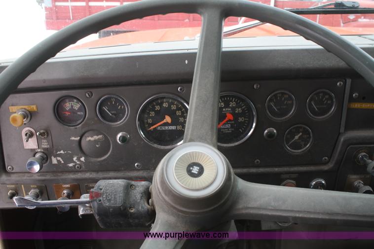 image for item G5261 1972 International FleetStar 2010 grain truck