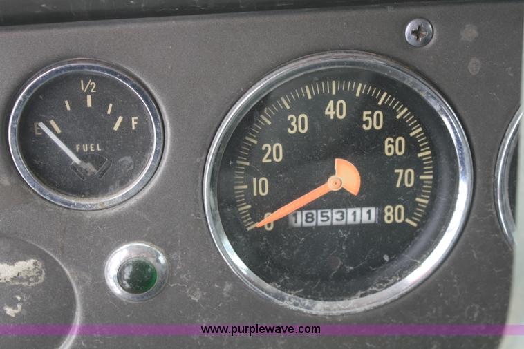 image for item G5261 1972 International FleetStar 2010 grain truck