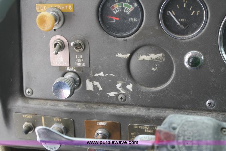 image for item G5261 1972 International FleetStar 2010 grain truck