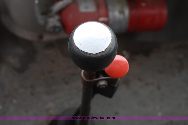 image for item G5261 1972 International FleetStar 2010 grain truck