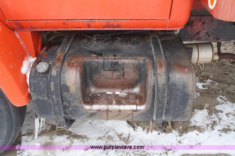 image for item G5261 1972 International FleetStar 2010 grain truck