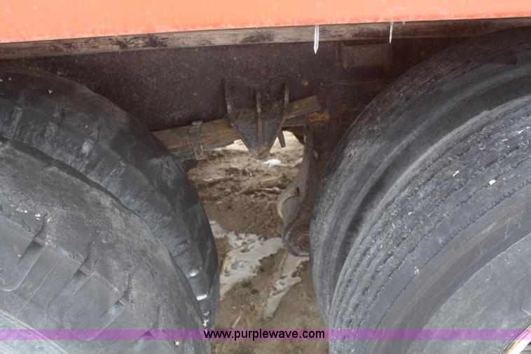 image for item G5261 1972 International FleetStar 2010 grain truck