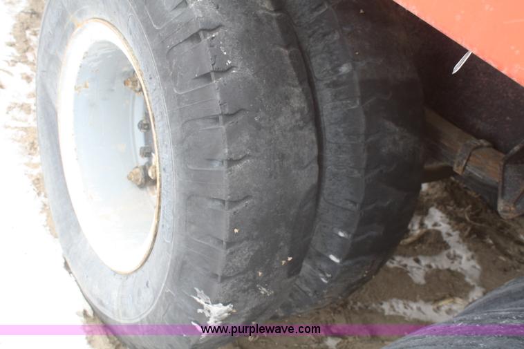 image for item G5261 1972 International FleetStar 2010 grain truck