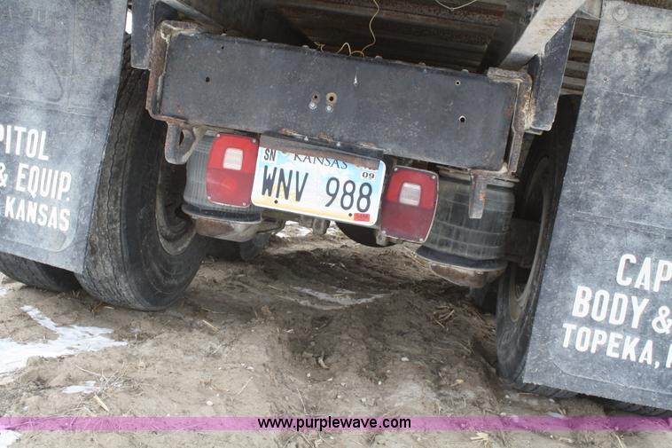 image for item G5261 1972 International FleetStar 2010 grain truck