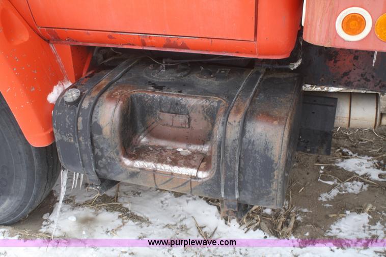 image for item G5261 1972 International FleetStar 2010 grain truck