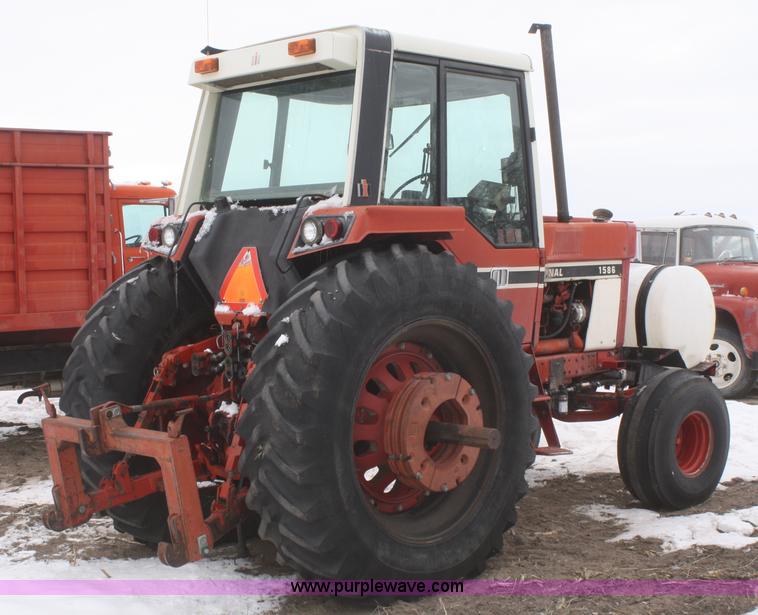 image for item G5262 1979 International 1586 tractor