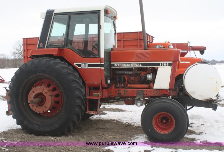 image for item G5262 1979 International 1586 tractor
