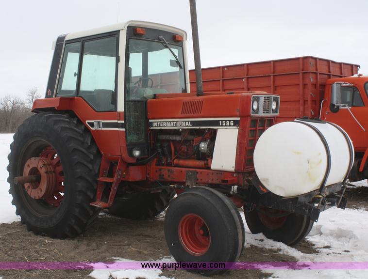 image for item G5262 1979 International 1586 tractor