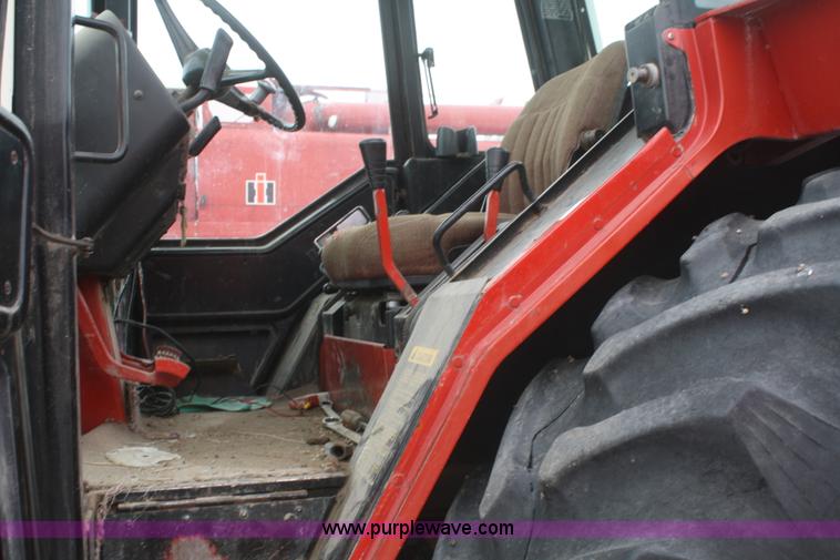 image for item G5262 1979 International 1586 tractor