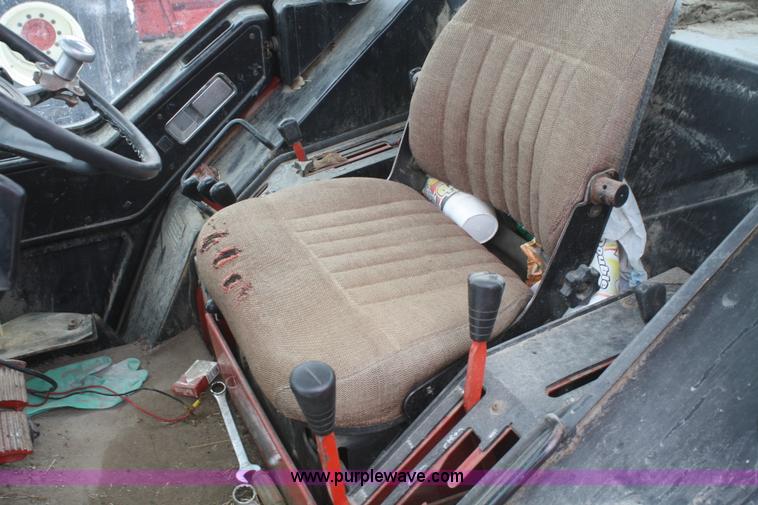 image for item G5262 1979 International 1586 tractor