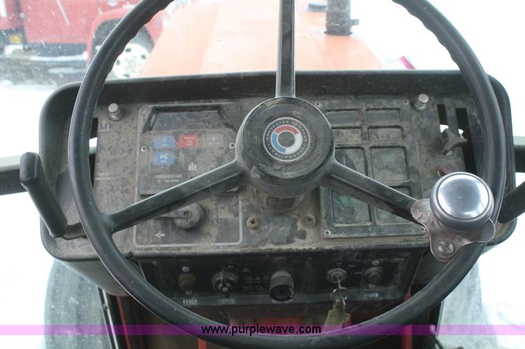 image for item G5262 1979 International 1586 tractor