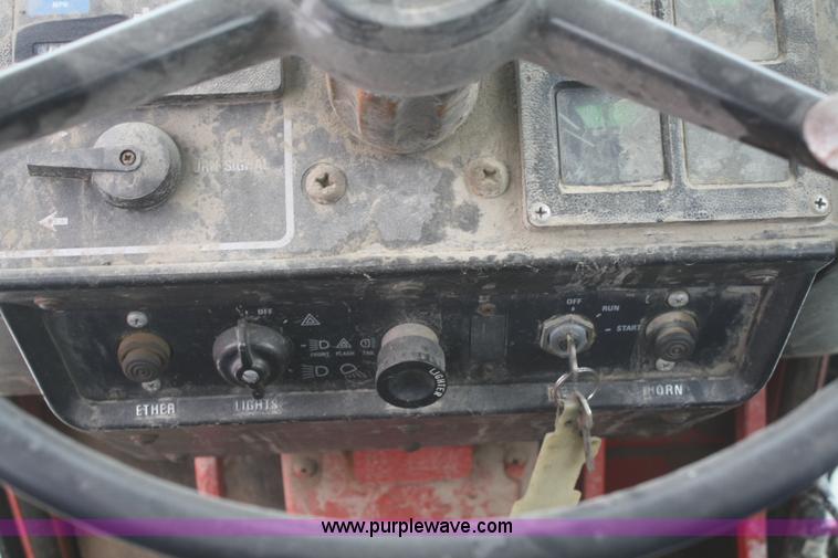 image for item G5262 1979 International 1586 tractor