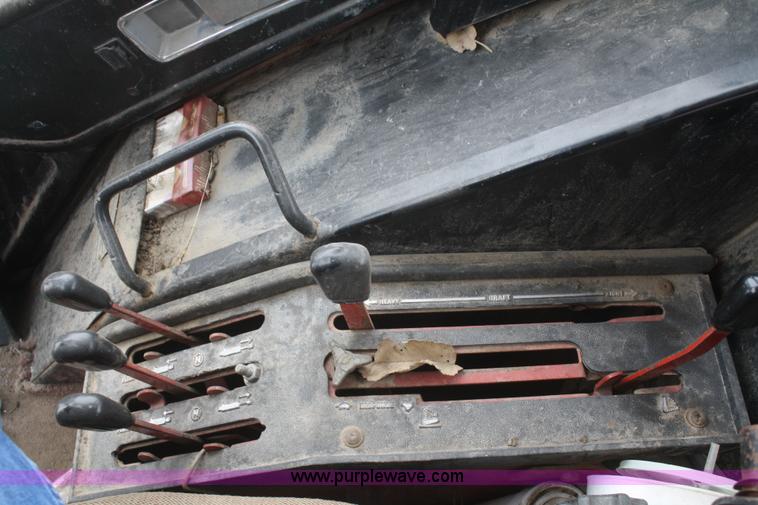 image for item G5262 1979 International 1586 tractor