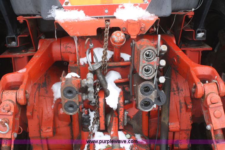 image for item G5262 1979 International 1586 tractor