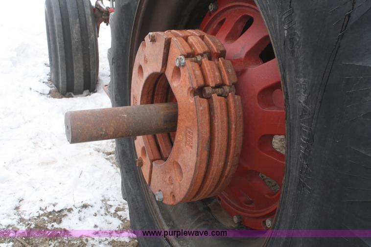 image for item G5262 1979 International 1586 tractor