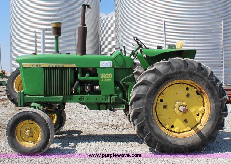 image for item G5297 1967 John Deere 3020 tractor