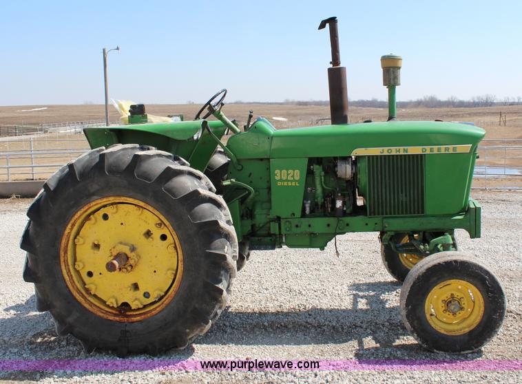 image for item G5297 1967 John Deere 3020 tractor