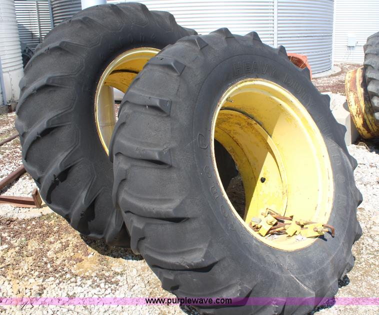 image for item G5297 1967 John Deere 3020 tractor