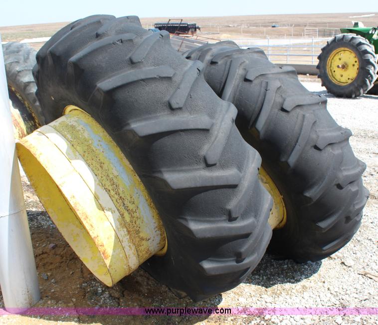 image for item G5297 1967 John Deere 3020 tractor