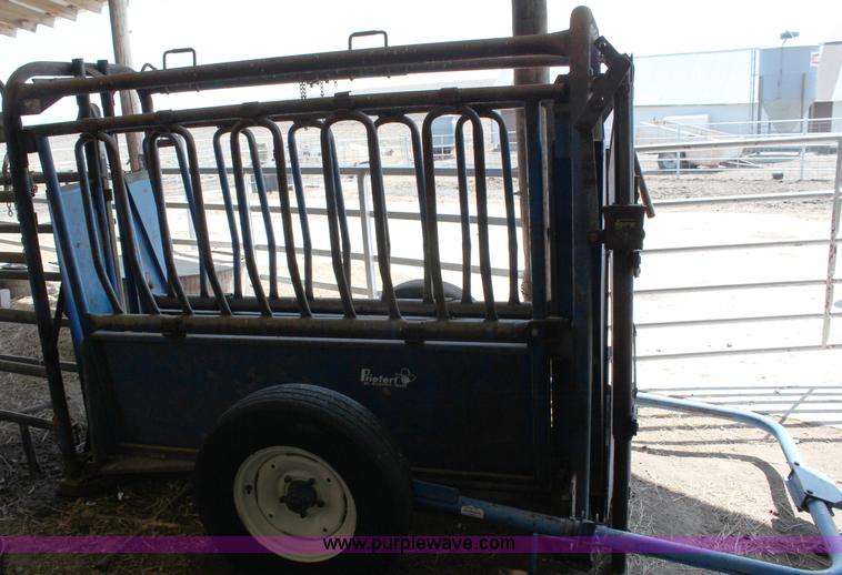 Priefert cattle chute with trailer in Sabetha, KS Item G5301 sold