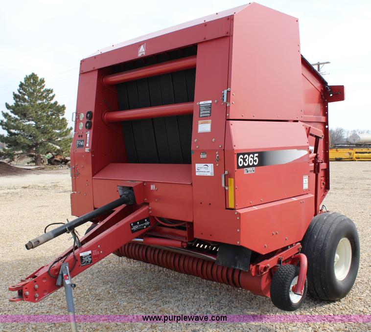 image for item G5320 2002 New Idea 6365 round baler