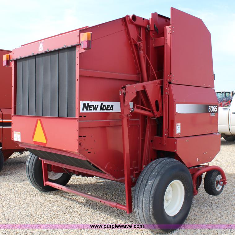 image for item G5320 2002 New Idea 6365 round baler